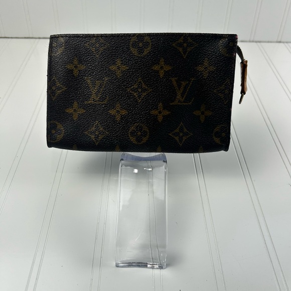 Louis Vuitton Vintage Monogram
Canvas Toiletry Pouch 17 Cosmetic Bag - Picture 2 of 12